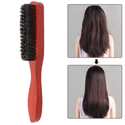 Spazzola per capelli in legno con setole nere, ideale per lisciare e districare. Immagine mostra effetto prima e dopo su capelli lunghi.