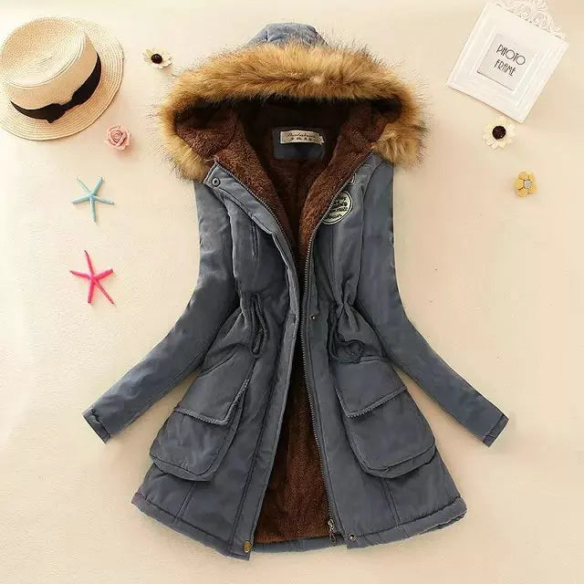 Giacca invernale da donna con cappuccio in pelliccia sintetica, colore blu, tasche frontali, ideale per moda autunnale e invernale.