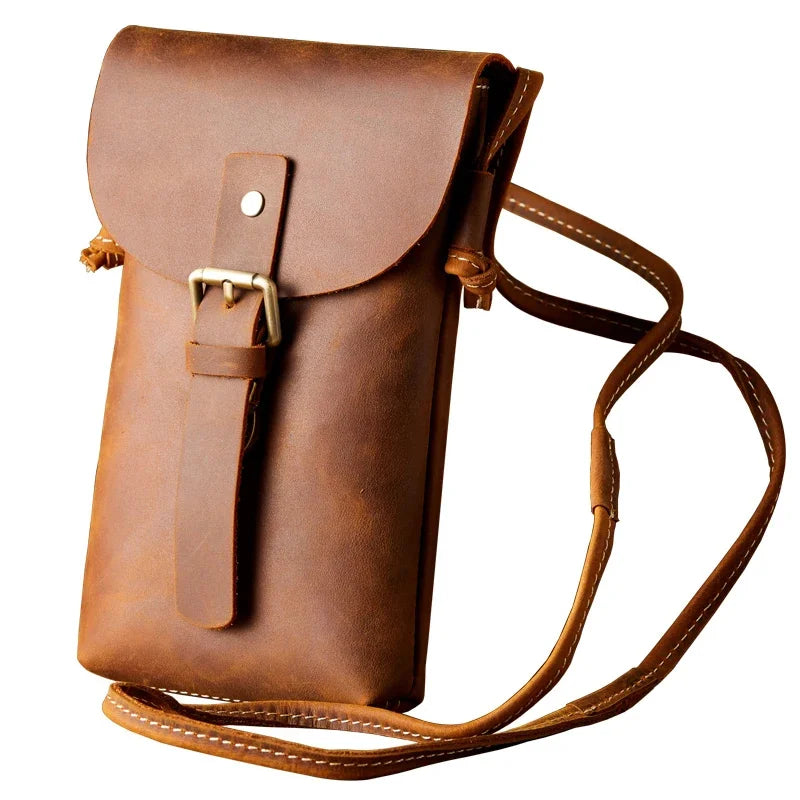 Borsa a tracolla in pelle marrone, design vintage, con chiusura a fibbia. Ideale per uomo e donna, perfetta per smartphone e accessori.
