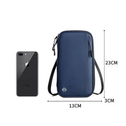 Borsa a tracolla blu compatta, dimensioni 23x13x3 cm, con zip e tasche multiple, accanto a uno smartphone per confronto. Ideale per viaggi e uso quotidiano.