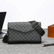 Borsa a tracolla uomo in pelle nera e tessuto grigio con motivo geometrico, elegante e moderna, ideale per lavoro e viaggio. Accessorio moda maschile.