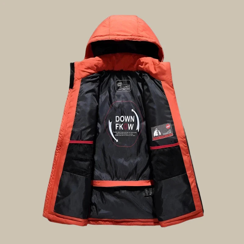 Giacca invernale arancione con cappuccio, interno nero, imbottitura in piuma, design moderno, ideale per climi freddi.