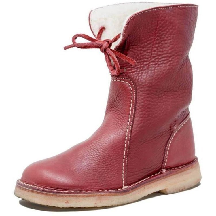 Stivale invernale rosso in pelle con fodera in pelliccia sintetica, cuciture bianche a contrasto e suola in gomma. Calzature moda donna.
