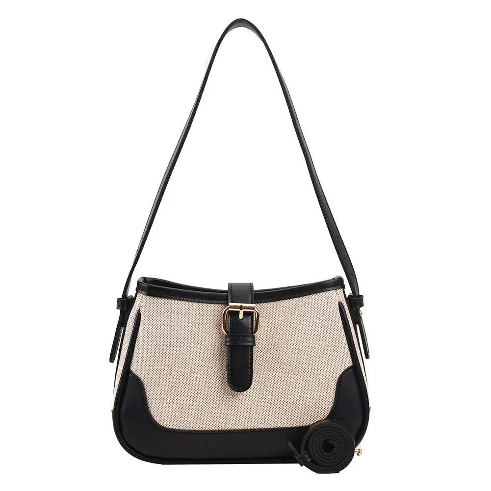 Borsa a tracolla donna in tessuto beige e pelle nera, fibbia dorata, design elegante. Accessorio moda femminile, stile casual chic.