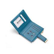 Portafoglio in pelle blu con protezione RFID, scomparti per carte di credito e monete, design elegante e compatto, accessorio moda uomo e donna.