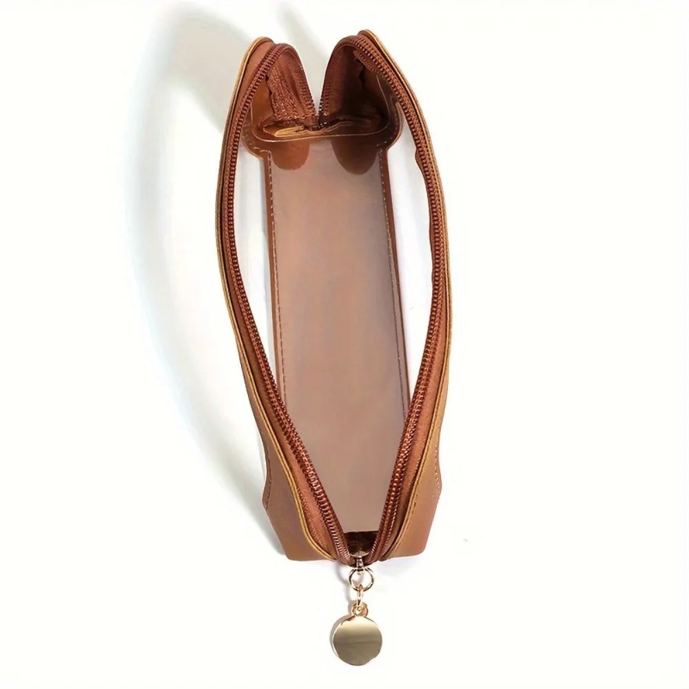 Astuccio trasparente marrone con cerniera, design elegante, ideale per scuola o ufficio. Accessorio pratico per organizzare penne e matite.