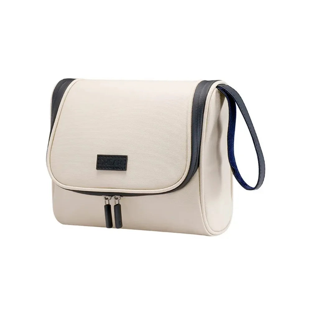 Borsa da toilette beige con cerniera doppia, manico laterale nero, design elegante e compatto, ideale per viaggi e organizzazione accessori.