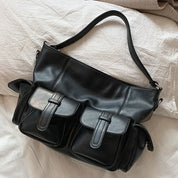 Borsa a tracolla in pelle nera con tasche frontali, design elegante e spazioso, ideale per moda donna, accessori di lusso, stile casual chic.