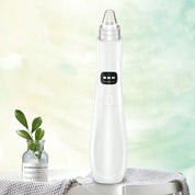 Dispositivo di aspirazione per la pulizia del viso, bianco, su sfondo sfumato. Include schermo LED e impostazioni regolabili. Accessorio skincare.