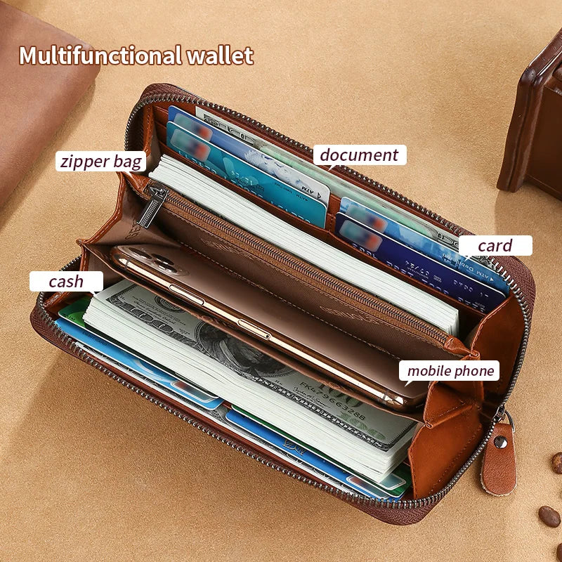 Portafoglio multifunzionale in pelle marrone con scomparti per carte, documenti, contanti, telefono e tasca con zip. Accessorio elegante e pratico.