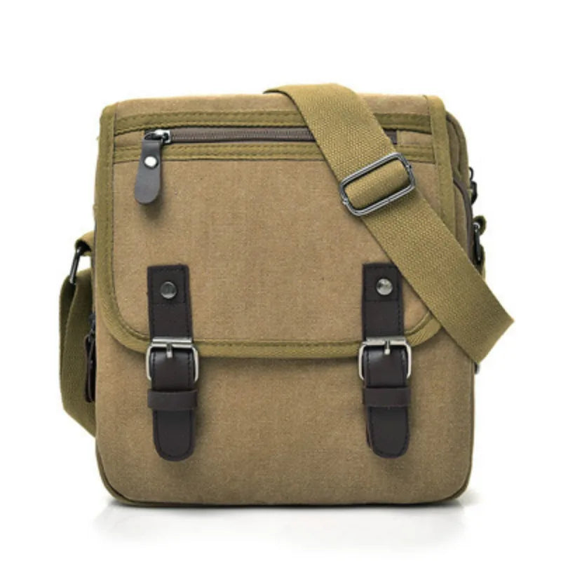 Borsa a tracolla in tela marrone con fibbie in pelle, tasca frontale con zip, design unisex, ideale per viaggi e uso quotidiano.