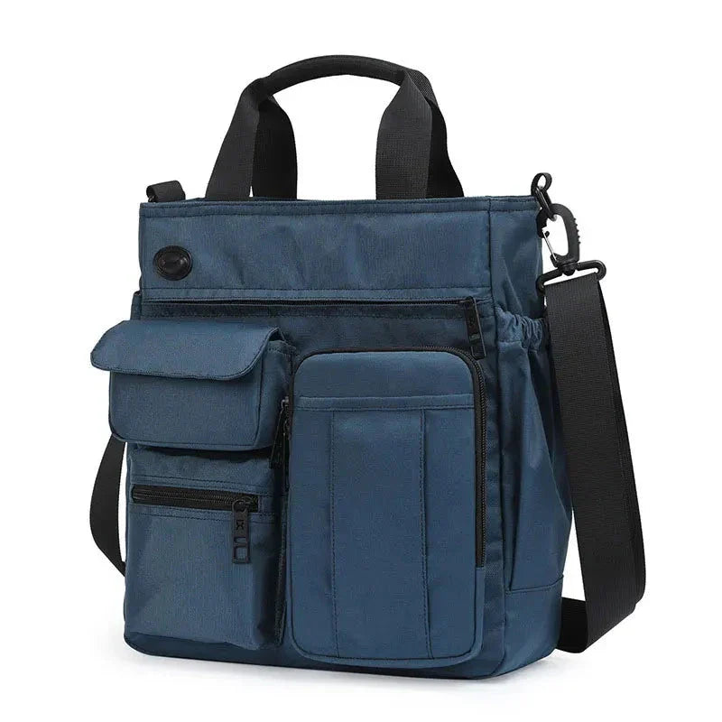 Borsa a tracolla blu in tessuto resistente, con tasche multiple e manici neri. Design pratico e spazioso, ideale per lavoro e viaggio.