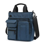 Borsa a tracolla blu in tessuto resistente, con tasche multiple e manici neri. Design pratico e spazioso, ideale per lavoro e viaggio.