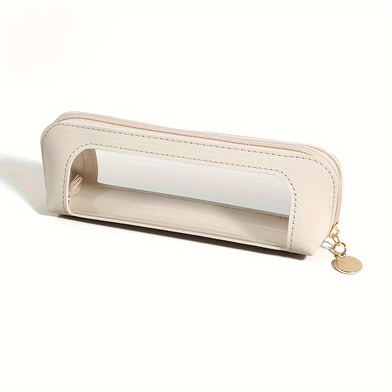 Astuccio trasparente in pelle beige con cerniera dorata, design elegante e moderno, ideale per scuola e ufficio. Accessorio pratico e alla moda.