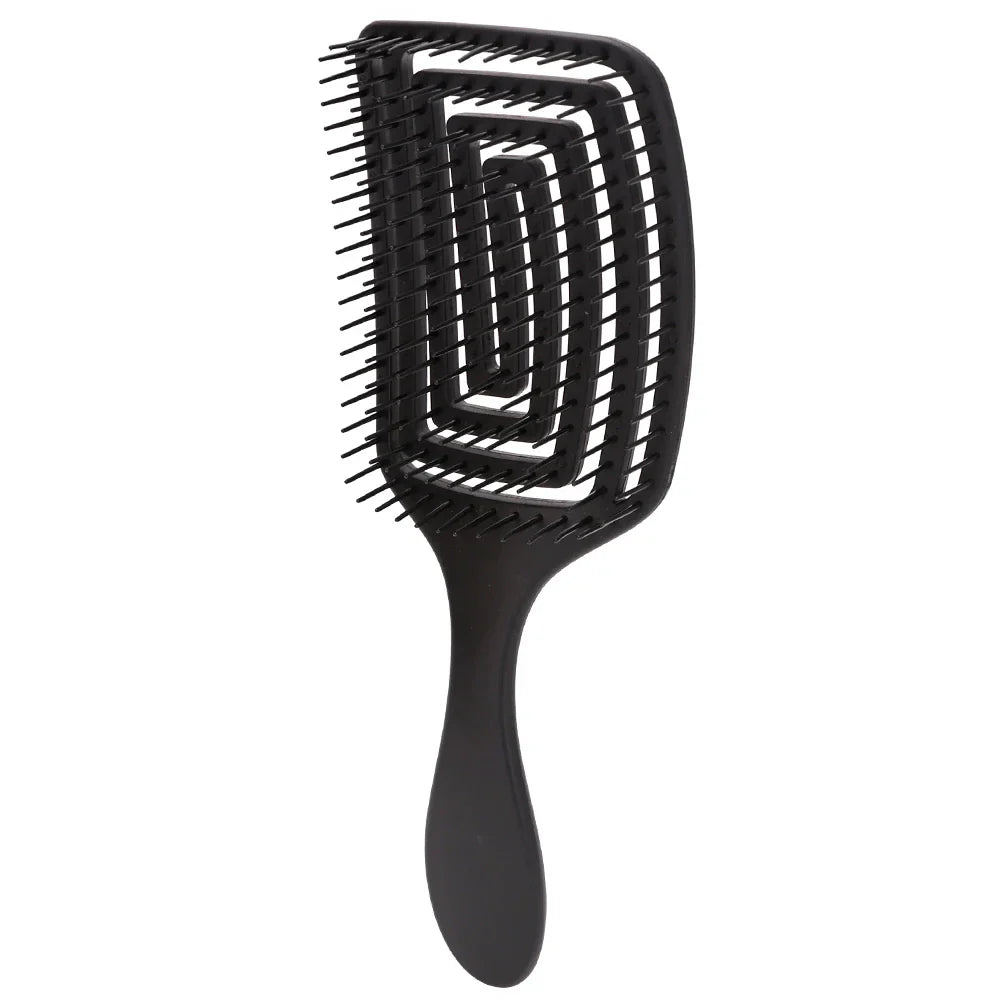 Spazzola per capelli nera con setole flessibili, design ergonomico e manico antiscivolo. Ideale per districare e lisciare tutti i tipi di capelli.