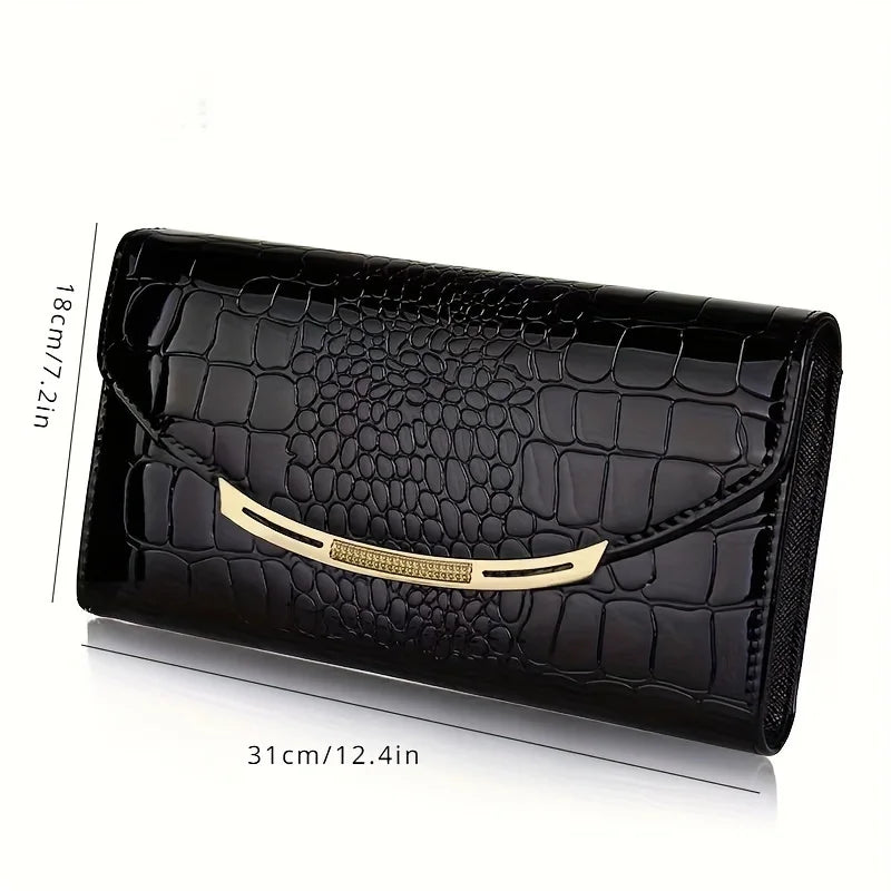 Elegante borsa clutch nera in pelle effetto coccodrillo, dimensioni 31x18 cm, con chiusura dorata. Accessorio moda donna, stile sofisticato.