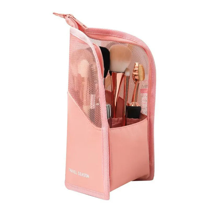 Astuccio rosa per pennelli trucco con zip, include vari pennelli cosmetici. Ideale per viaggi, organizzazione trucco, accessori bellezza.