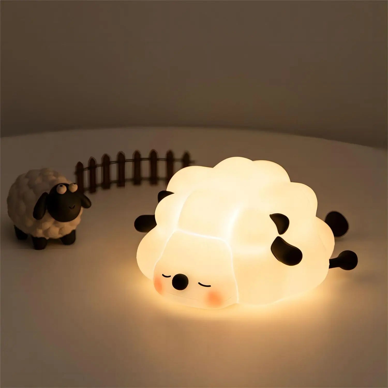 Lampada notturna a forma di pecora, luce LED calda, design carino per bambini, decorazione camera da letto, regalo perfetto per neonati e bambini.