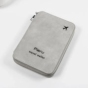 Portafoglio da viaggio grigio in pelle sintetica con cerniera, logo "Pieru" e icona aereo, ideale per documenti e carte.