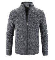 Giacca cardigan uomo in maglia grigia, chiusura zip, collo alto, design elegante e casual, ideale per autunno e inverno.