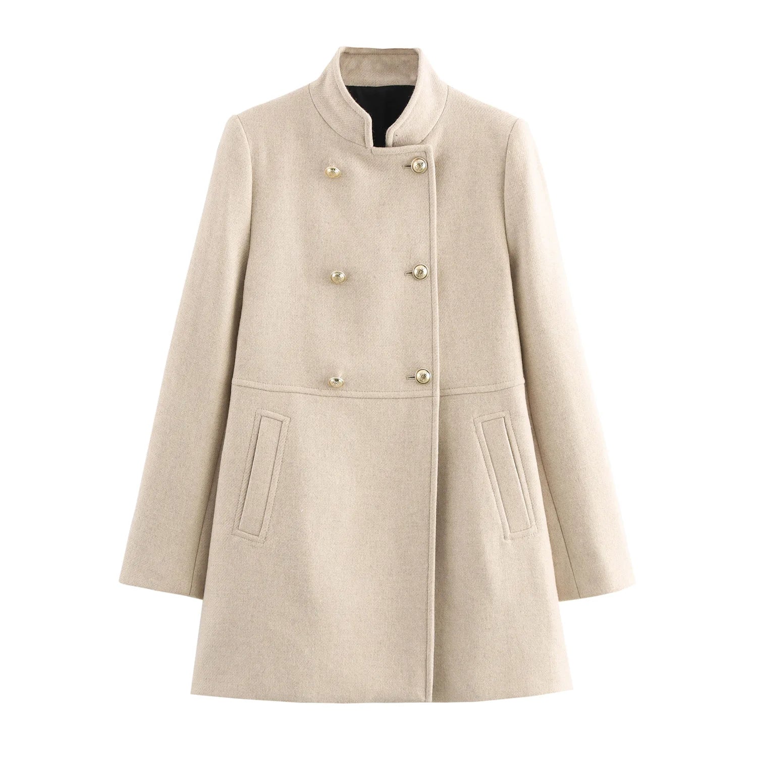 Cappotto beige donna, doppio petto, elegante, con bottoni dorati, tasche laterali, collo alto. Moda autunno inverno, abbigliamento femminile.