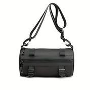 Borsa a tracolla cilindrica nera in pelle, design moderno, con cerniere e fibbie, ideale per moda uomo e donna. Accessorio elegante e versatile.