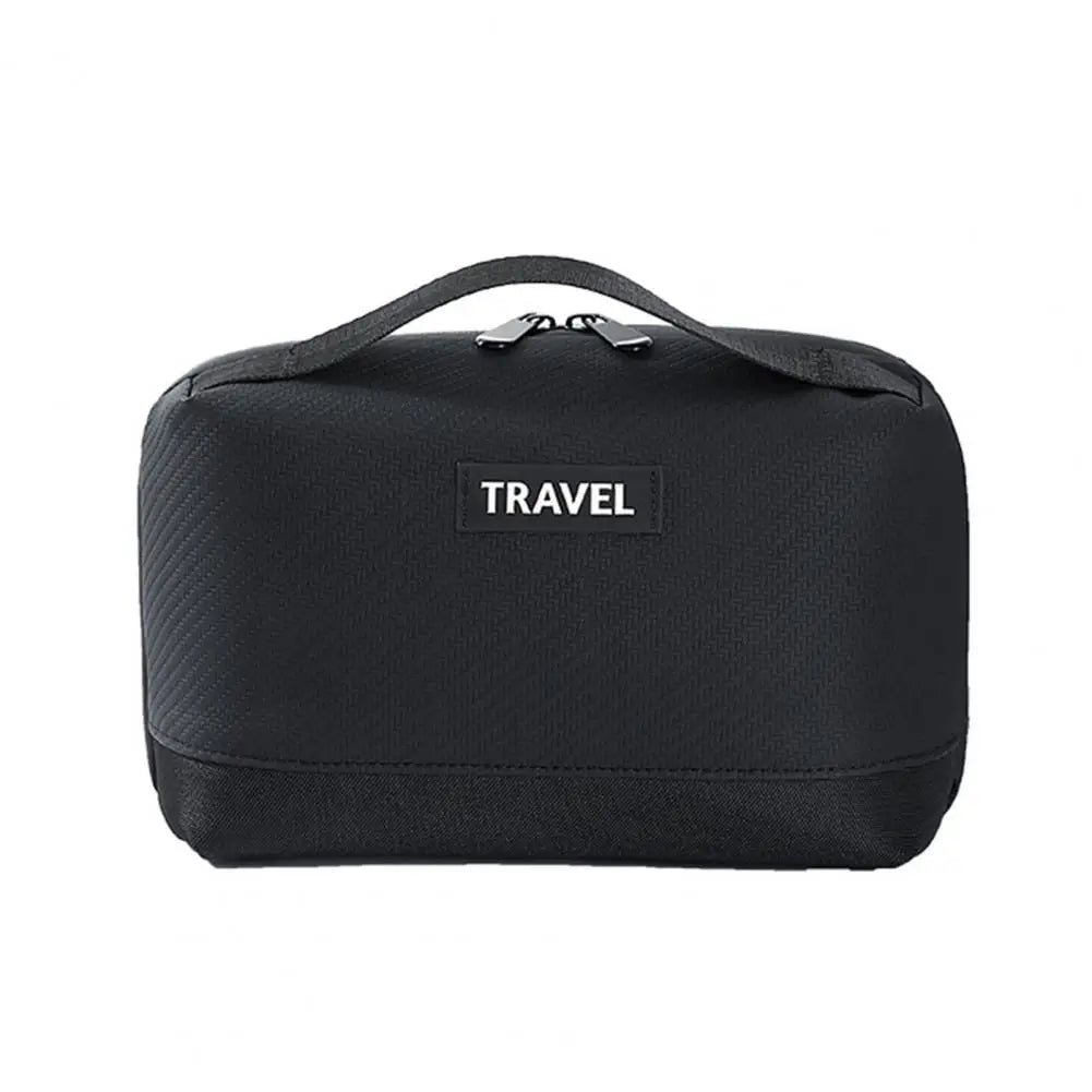 Borsa da viaggio nera con manico, chiusura a zip, etichetta "TRAVEL". Ideale per organizzare accessori, resistente e compatta.