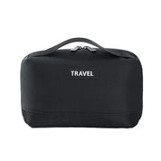 Borsa da viaggio nera con manico, chiusura a zip, etichetta "TRAVEL". Ideale per organizzare accessori, resistente e compatta.