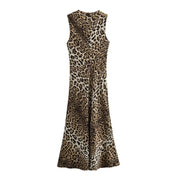 Abito lungo senza maniche con stampa leopardata, elegante e alla moda, perfetto per occasioni speciali. Tessuto leggero e design moderno.