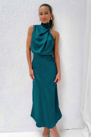 Elegante Vestito Lungo in Raso con Attraente Scollo Halter Neck