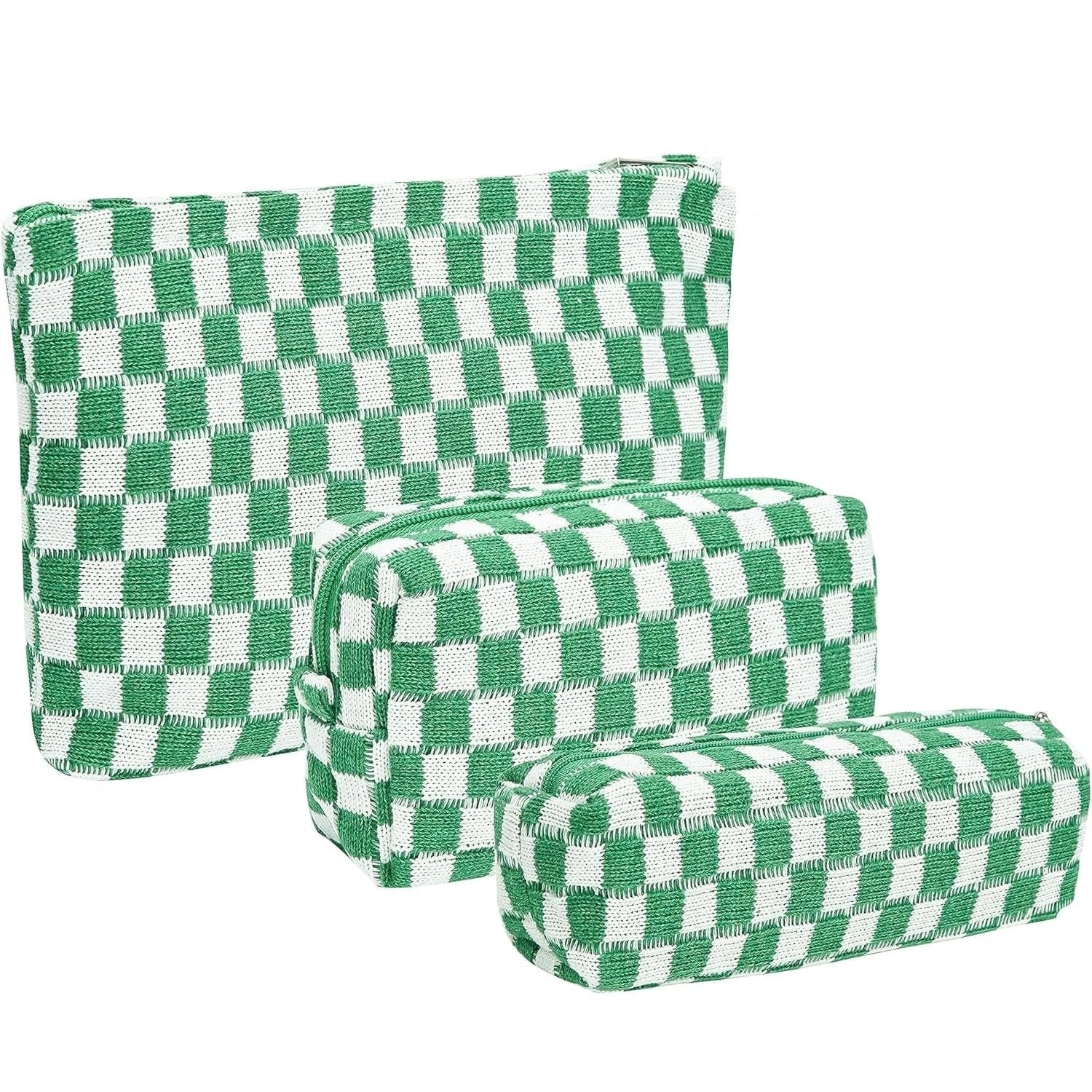 Set di tre astucci a quadretti verdi e bianchi, ideale per organizzare cosmetici e accessori. Design elegante e pratico per viaggi e uso quotidiano.
