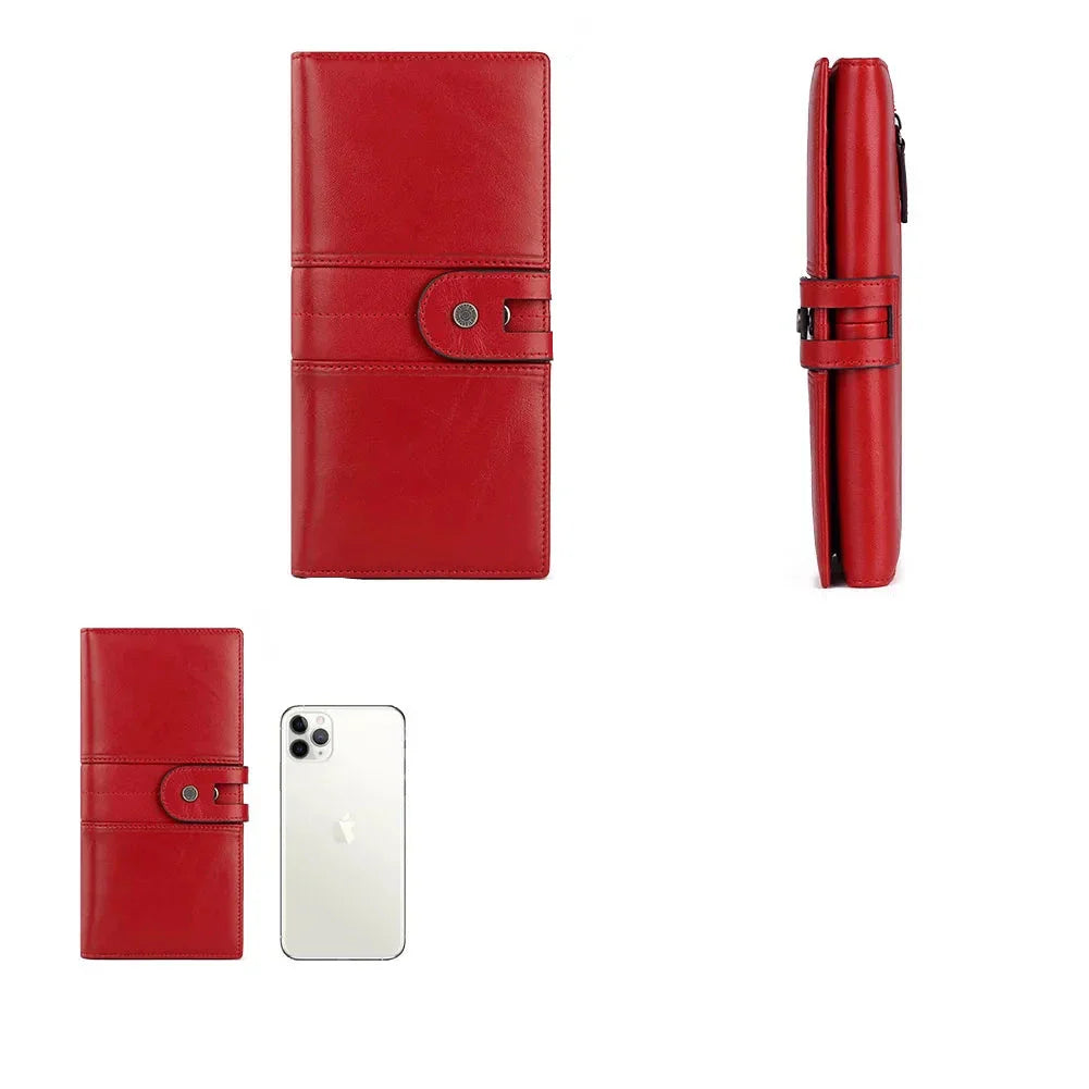 Portafoglio donna in pelle rossa con chiusura a bottone, design elegante e compatto, ideale per smartphone, accessorio moda di tendenza.