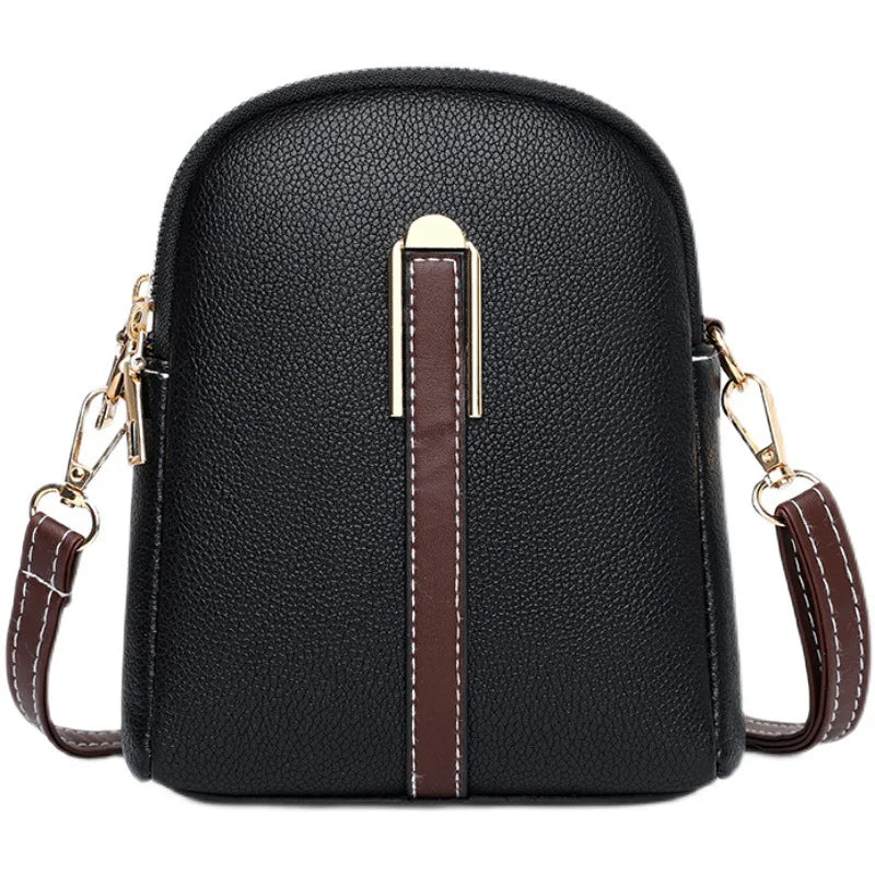 Borsa a tracolla in pelle nera con dettagli marroni, chiusura dorata, design elegante e compatto. Accessorio moda donna, ideale per ogni occasione.