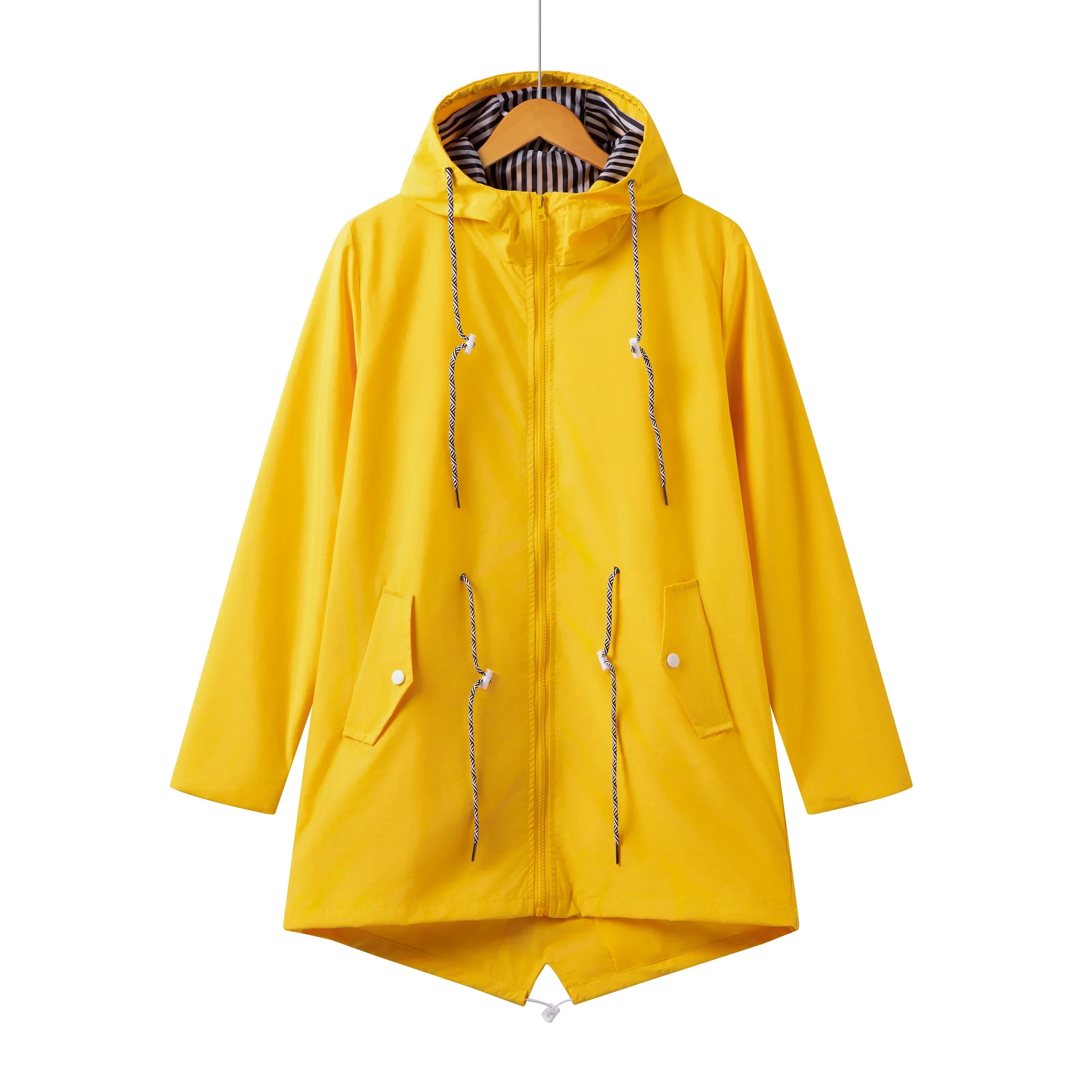 Giacca impermeabile gialla con cappuccio, cordini regolabili e tasche frontali. Ideale per pioggia, moda outdoor, abbigliamento casual.