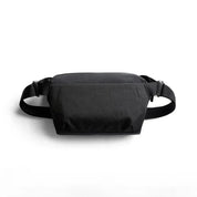 Marsupio nero elegante in tessuto resistente, con cinghie regolabili e chiusura a zip, ideale per viaggi e attività all'aperto.