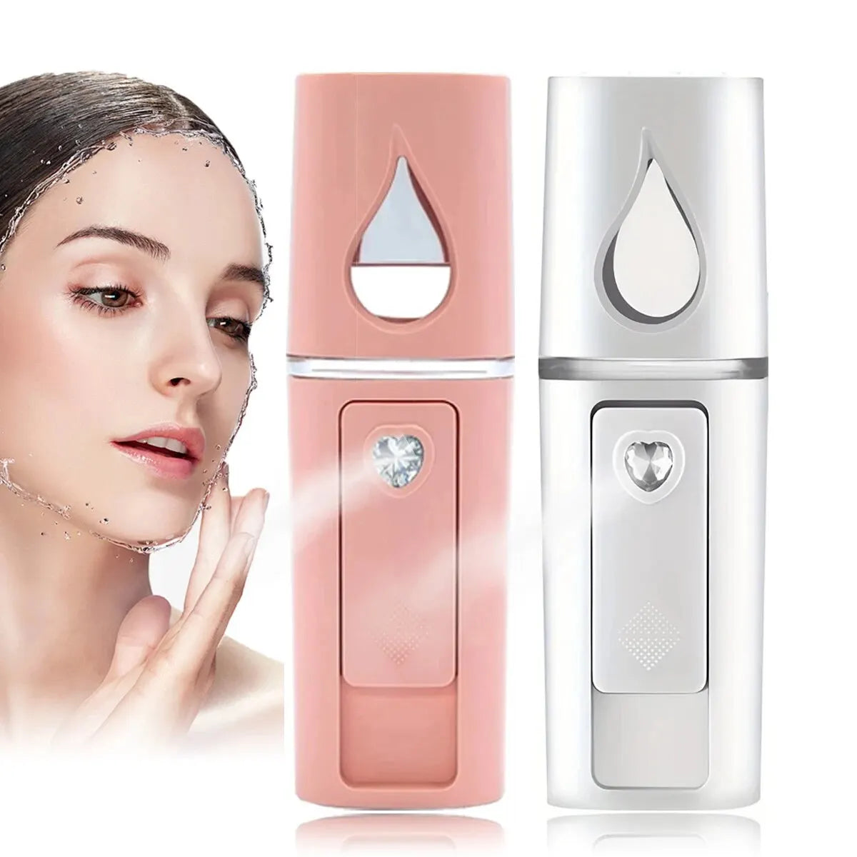 Due nebulizzatori viso portatili rosa e argento con design a goccia e cristallo, accanto a un viso femminile idratato. Skincare, bellezza, idratazione.
