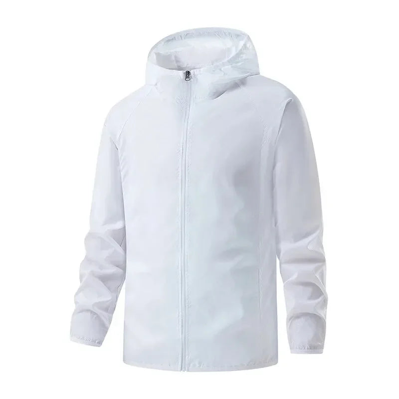 Giacca a vento bianca con cappuccio, chiusura a zip, design leggero e impermeabile. Ideale per attività outdoor e sport.