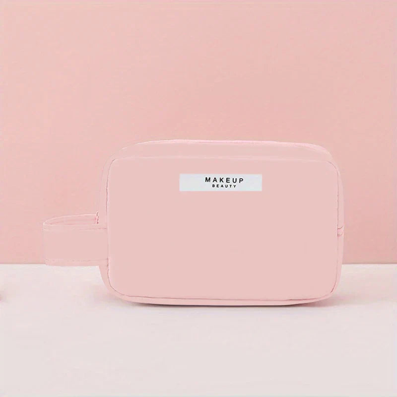 Astuccio trucco rosa pastello con cerniera, design minimalista, ideale per cosmetici e accessori da viaggio. Elegante e pratico per l'organizzazione.