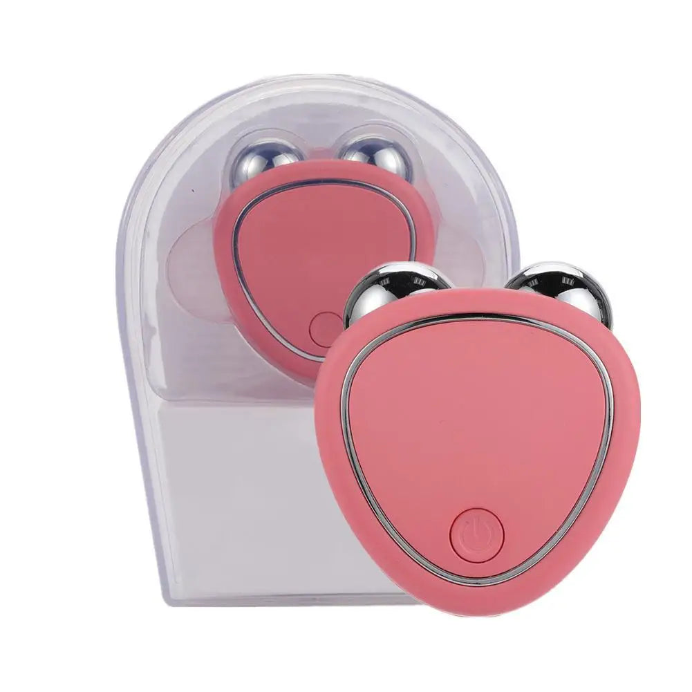 Dispositivo massaggio viso rosa con testine metalliche, confezione trasparente. Strumento bellezza portatile per cura della pelle e tonificazione.