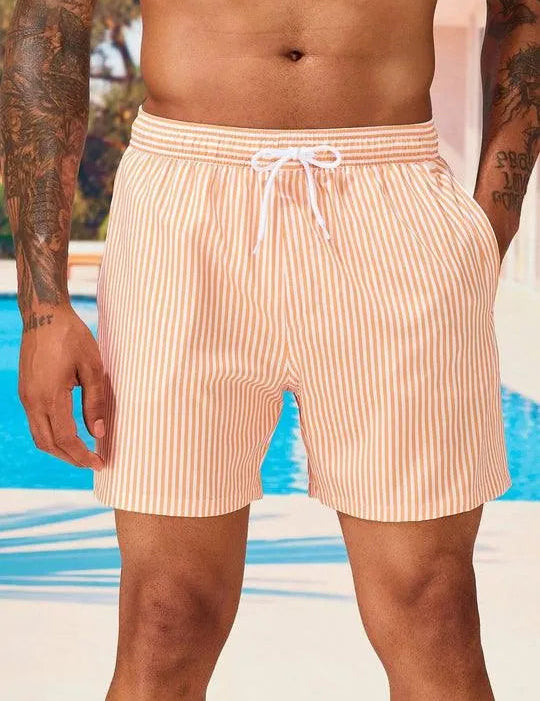 Pantaloncini da bagno uomo a righe arancioni e bianche, elastico in vita con laccio, moda estiva, piscina, tessuto leggero, stile casual.