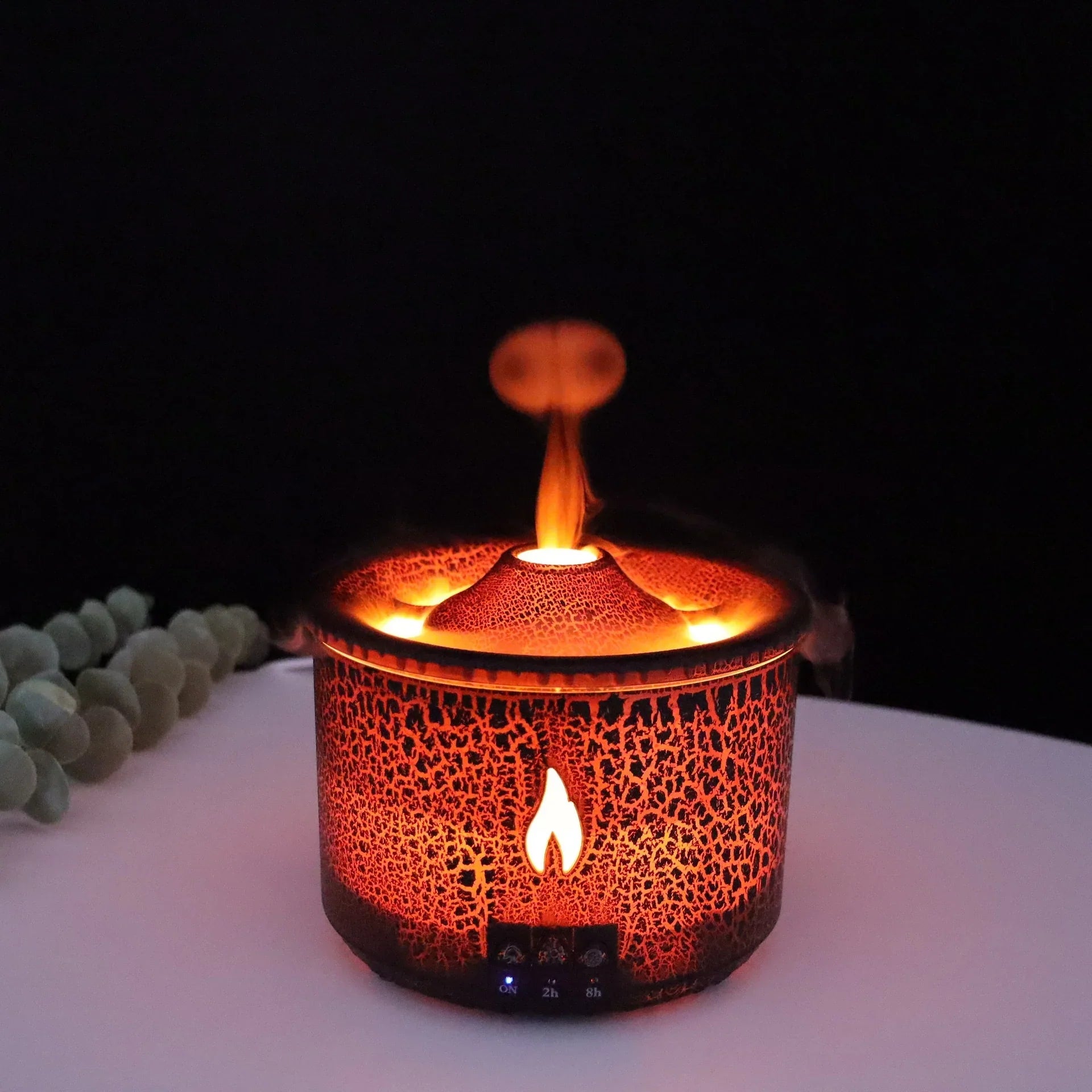 Umidificatore a ultrasuoni con effetto fiamma, design moderno, luce LED calda, ideale per aromaterapia e decorazione ambienti interni.