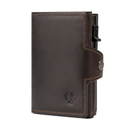 Portafoglio in pelle marrone scuro con chiusura a bottone, design elegante e compatto, ideale per carte di credito e contanti. Accessorio uomo di lusso.