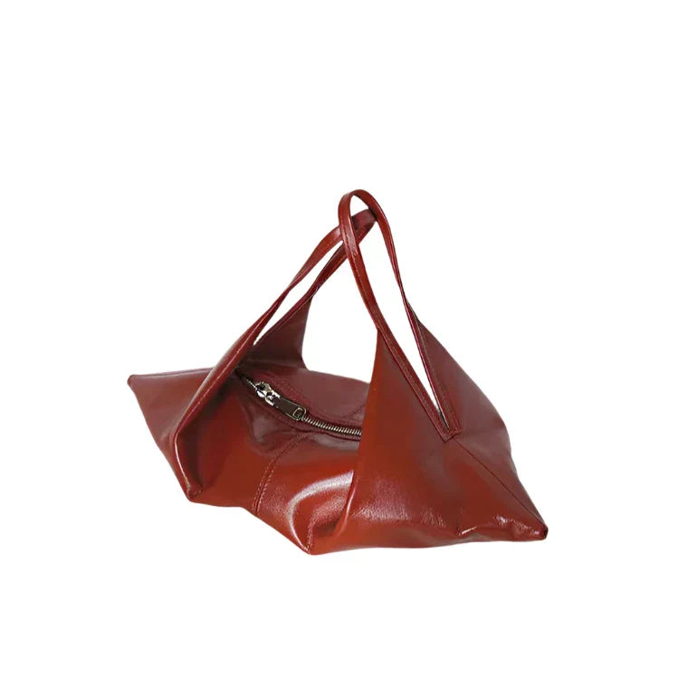 Borsa a mano in pelle marrone, design moderno e pieghevole, con cerniera centrale. Accessorio moda elegante per donna.