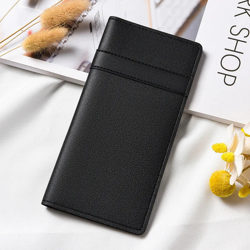 Portafoglio nero in pelle su sfondo bianco, elegante e sottile, ideale per uomo, accessorio moda, design moderno, perfetto per regali.