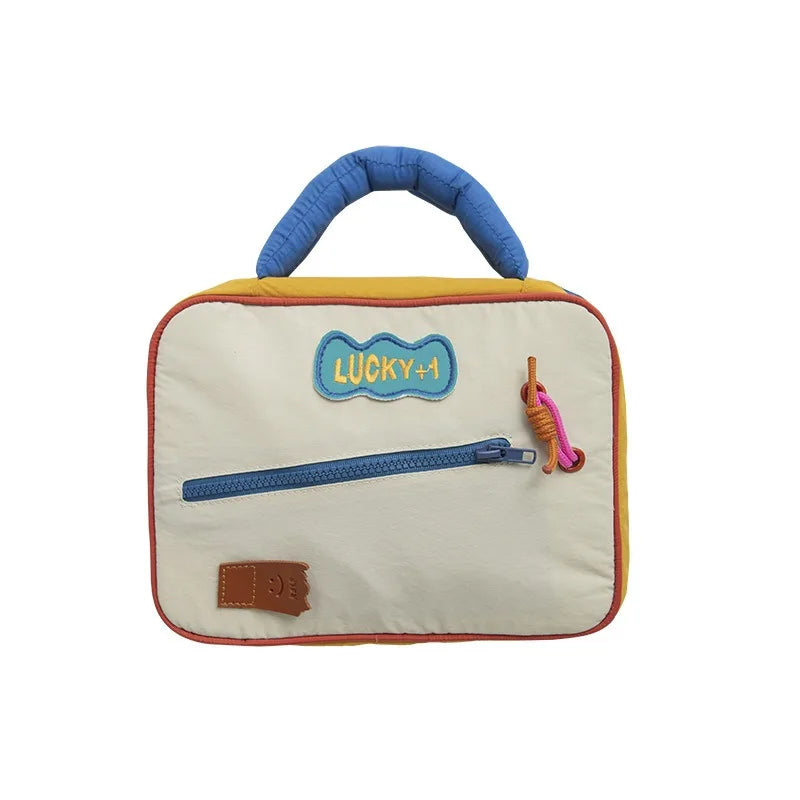 Borsa termica per bambini con manico blu, tasca frontale con cerniera, design colorato, ideale per scuola e picnic.