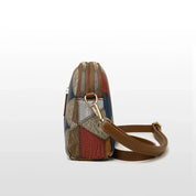 Borsa a tracolla in pelle patchwork multicolore, design geometrico, cerniera dorata, tracolla regolabile marrone, moda donna elegante.