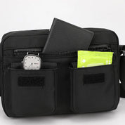 Borsa a tracolla nera con tasche multiple, orologio, portafoglio e pacchetto verde. Accessorio moda uomo, pratico e versatile.