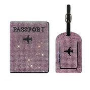 Portapassaporto e targhetta bagaglio rosa con strass, design aereo, accessori da viaggio eleganti, set coordinato, regalo perfetto per viaggiatori.