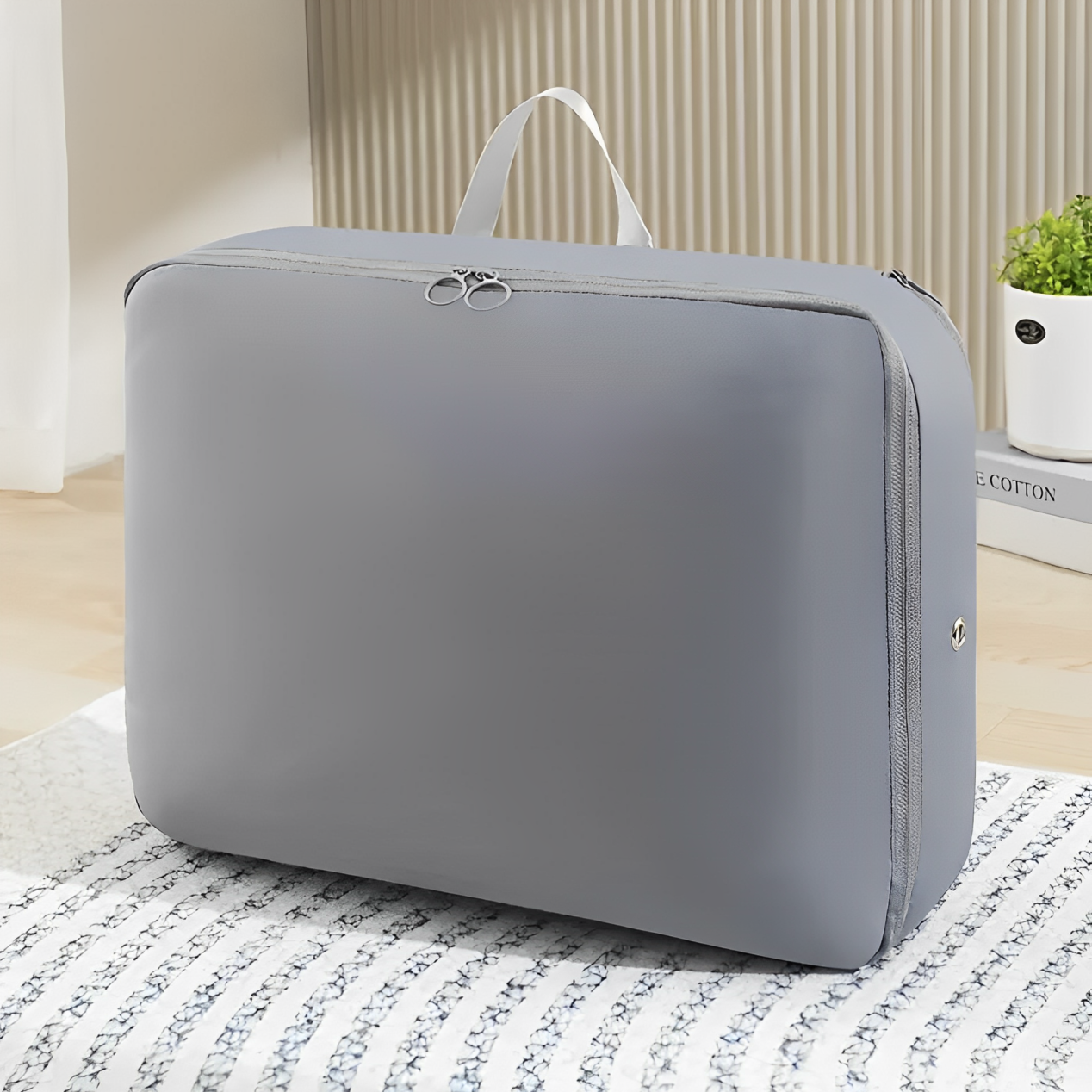 Valigia organizer grigia con manico, design compatto e moderno, ideale per viaggi e organizzazione, posizionata su un letto in una stanza luminosa.
