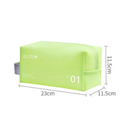 Astuccio da viaggio verde chiaro, dimensioni 23x11,5x11,5 cm, con cerniera e manico laterale. Ideale per cosmetici e accessori.